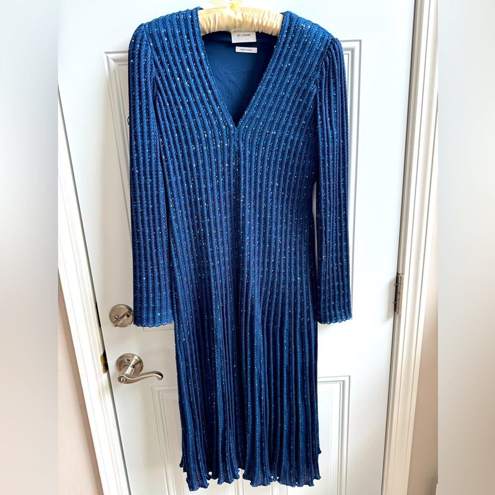 St. John Blue Ribbed V-Neck Long Sleeve Midi Dress